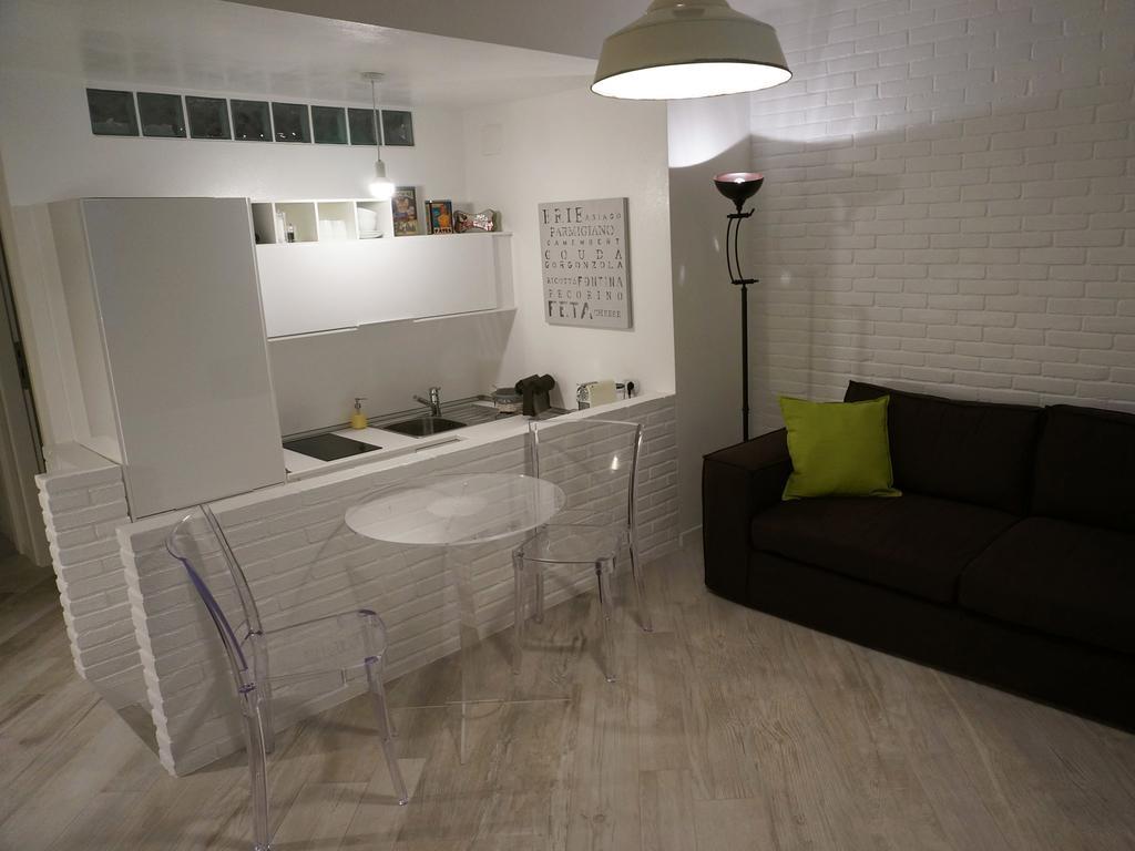 Les Suites Di Parma Bilik gambar