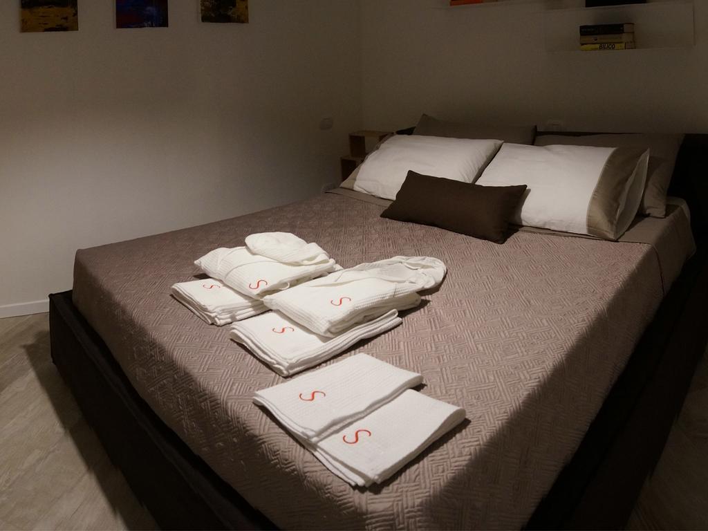 Les Suites Di Parma Bilik gambar