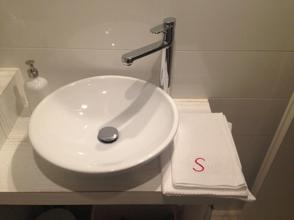 Les Suites Di Parma Bilik gambar
