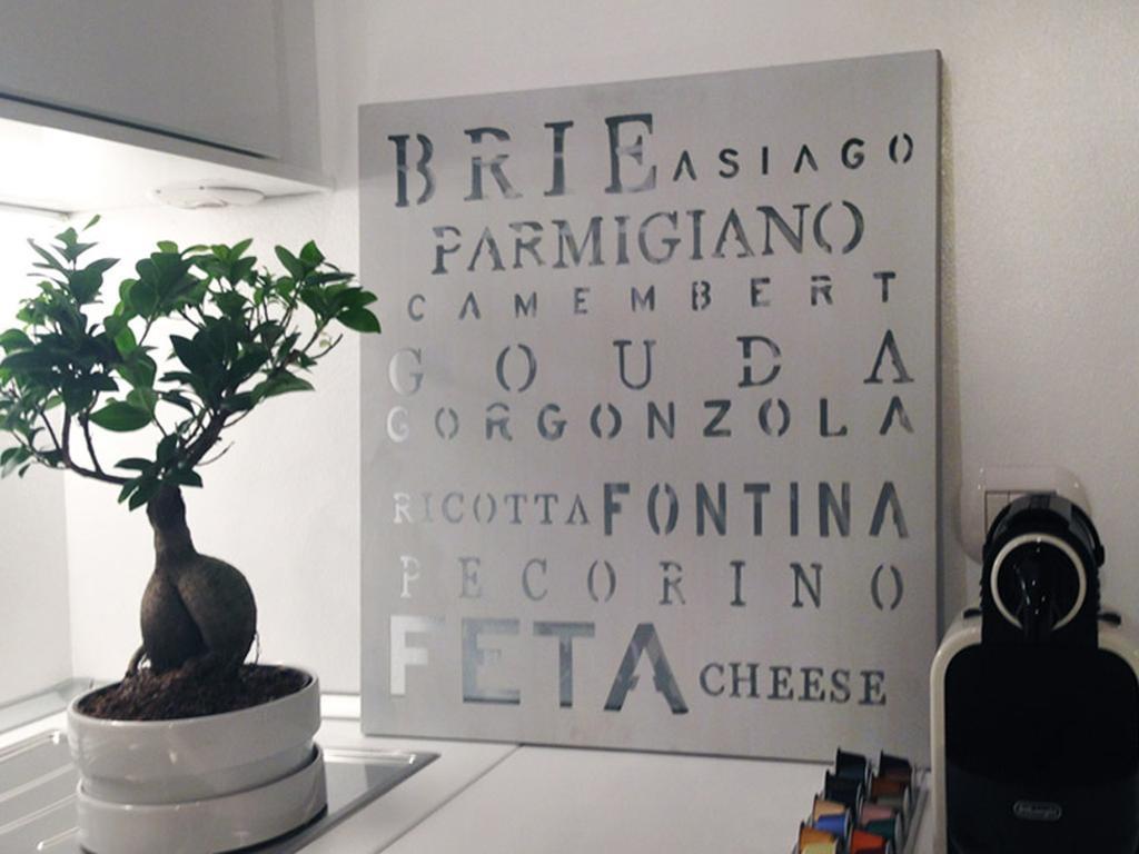 Les Suites Di Parma Bilik gambar